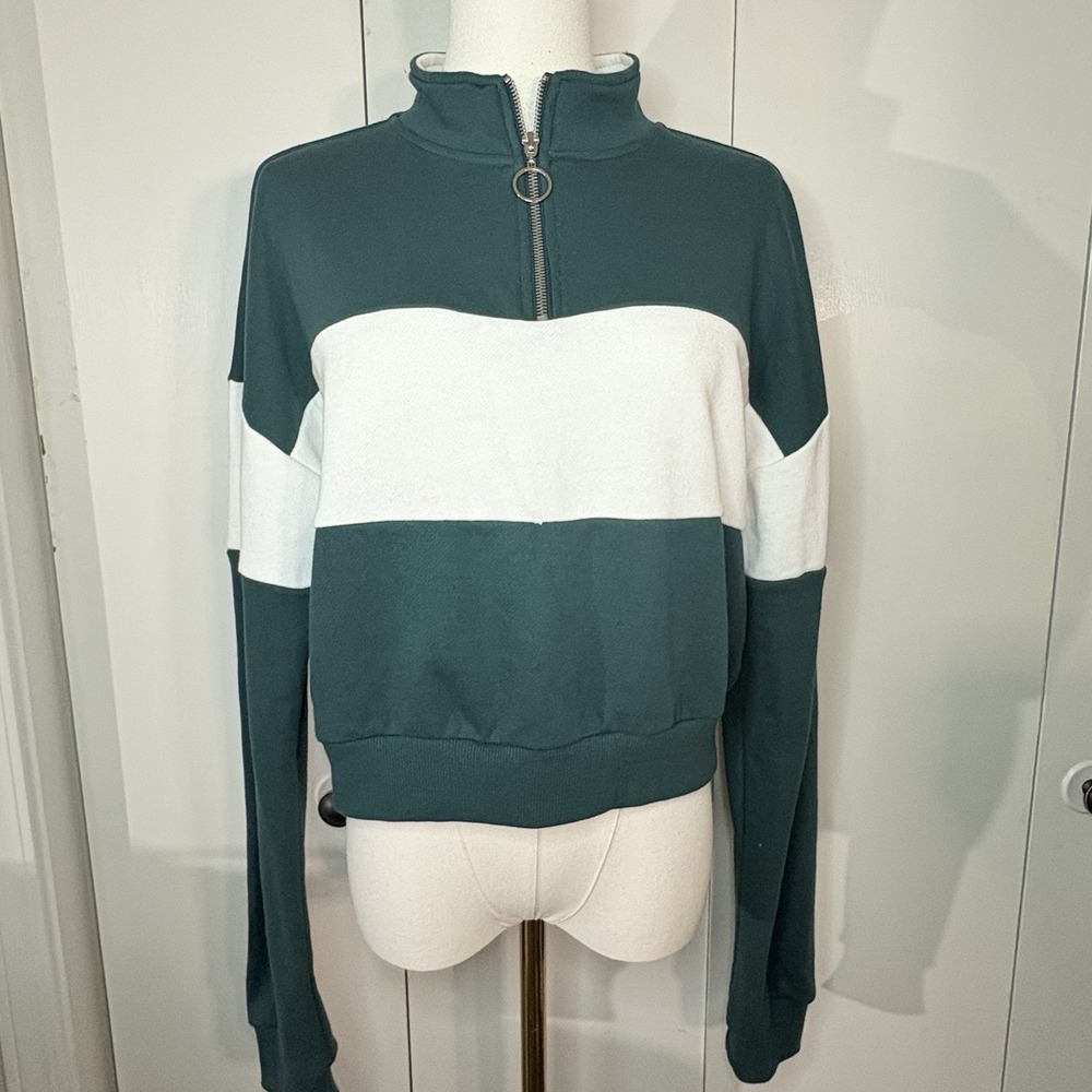 Forever 21 Women's Large Green White Cropped Sweatshirt Size L Half Zip LS